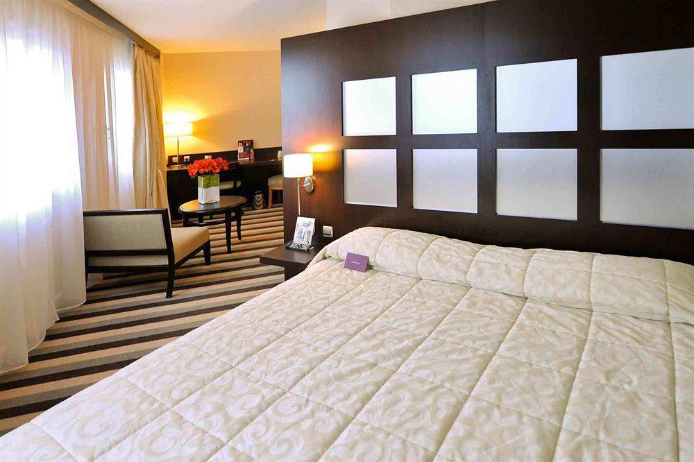 Mercure Rouen Centre Champ De Mars Ruang foto